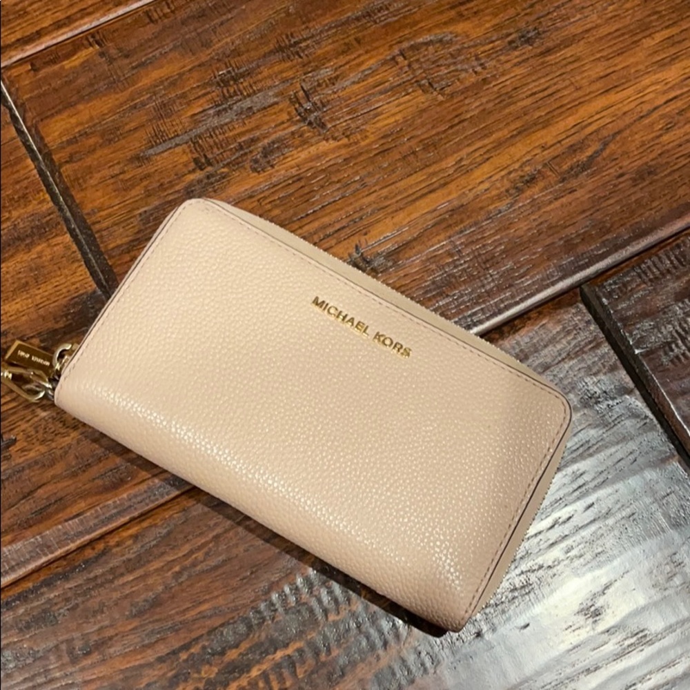 Micheal khors wallet